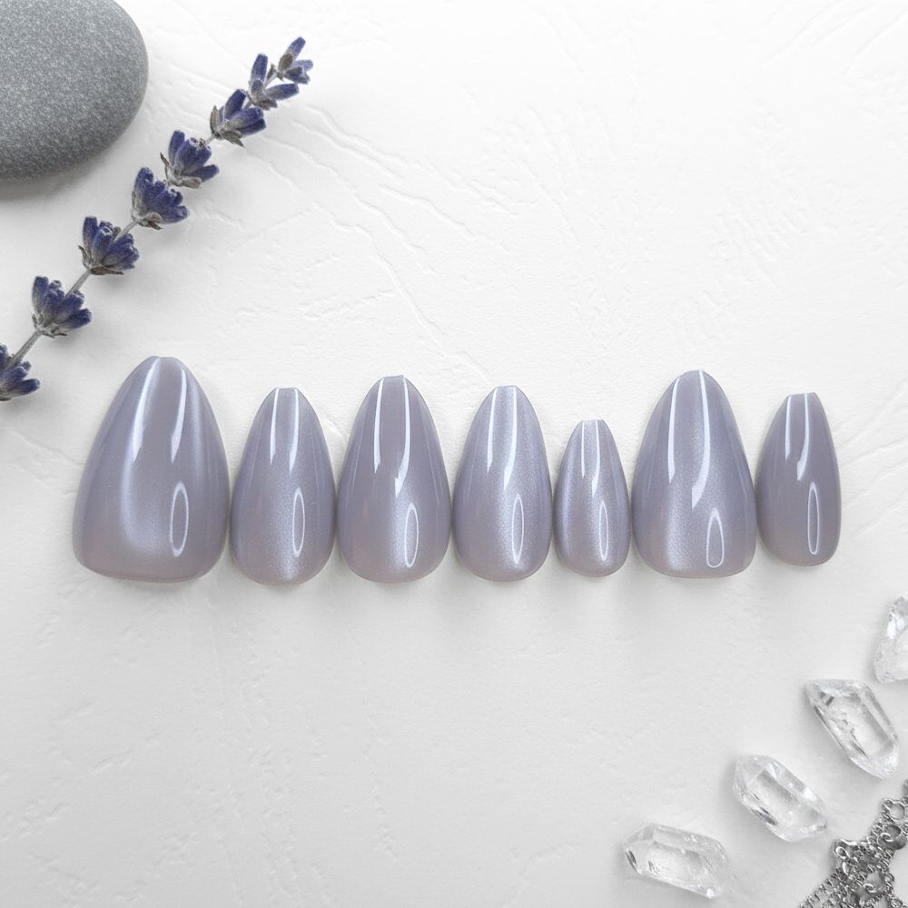 24-Piece Sheer Lavender Cat Eye Effect Nails Reusable Press On Nail